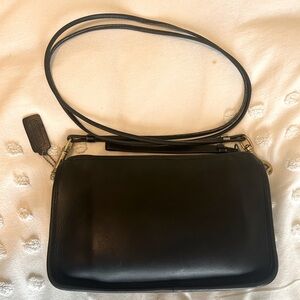 Vintage Coach Zippered Clutch Black Crossbody Bag